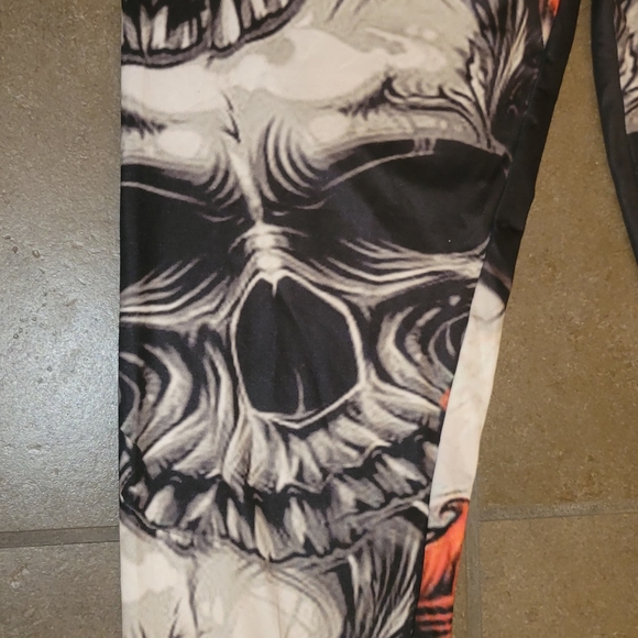 SKULL ☠️ & 🥀 ROSES LEGGINGS <> SET OF 2 - Picture 10 of 16